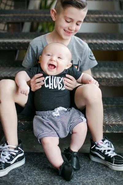 CHUBS Short-Sleeve Baby Onesie in Heather Charcoal