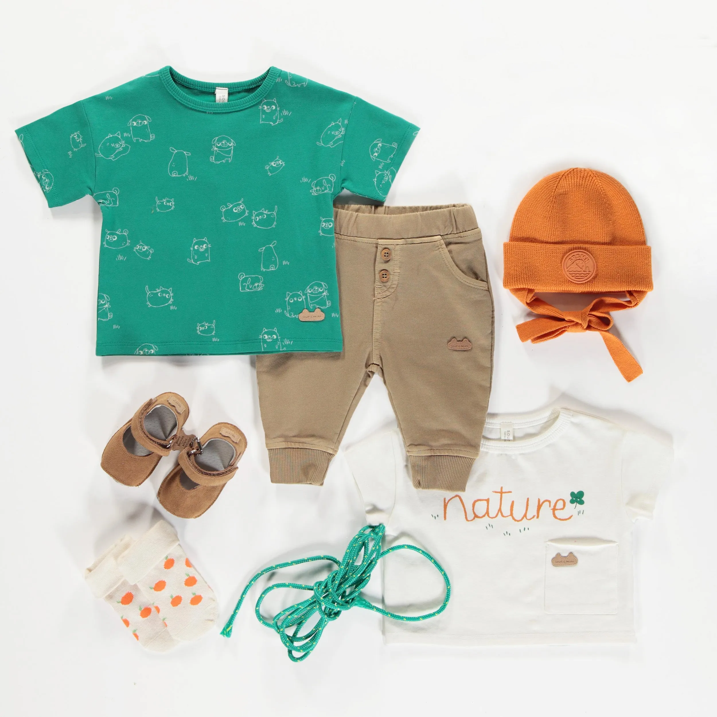 Pantalon brun pâle coupe décontractée style jogging en coton français, naissance || Light brown pants regular fit jogger style in French terry, newborn