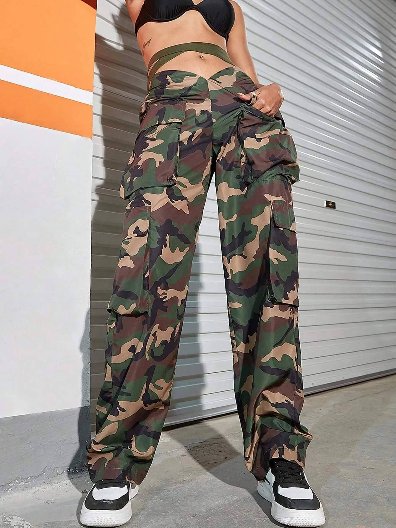 Street V-Cut Waist Camo Print Flap Pocket Cargo Pants